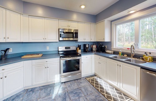 Henrico House | Beautiful home with scenic views of Lake Gaston