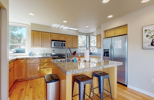 Redmond House | Beautiful home with resort amenities, Hot Tub, WiFi, fireplace, patio, and A/C