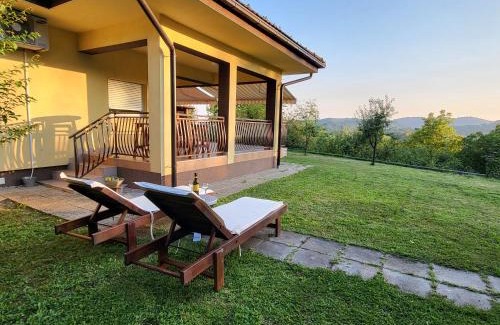 Karlovac Villa | Beautiful home "Yellow Secret" with 2 bedrooms, big terrace and backyard