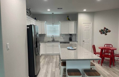 Crystal Beach House | Beautiful house, Sleeps 14! Pet&kid friendly!