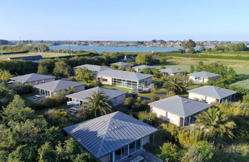 Guisseny Cottage | BEAUTIFUL HOUSE 100 METRES FROM THE BEACH WITH HEATED INDOOR POOL