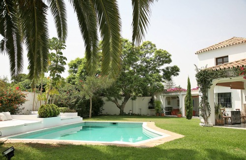 Estepona Villa | Beautiful house in Guadalmina Baja, overlooking the river and golf 800m from the beach
