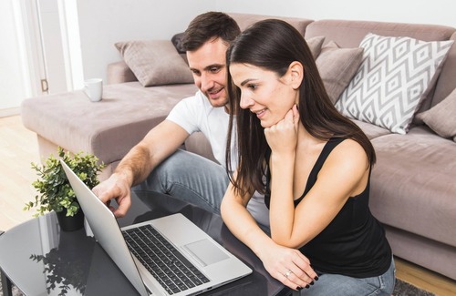 Mendoza City Center Apartment | Beautiful house in front of the shed and birds