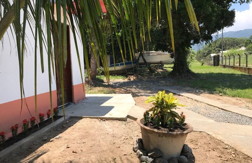 Guarau House | Beautiful house in front of the Beach and Guaraú River