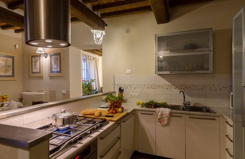 Cortona Villa | Beautiful house in the Tuscan countryside with private pool and garden.