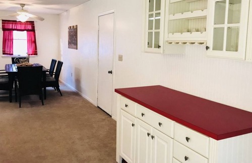 Fairview House | BEAUTIFUL HOUSE NEAR LAKE BEACH