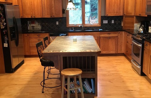 Frankfort House | Beautiful House on Crystal Lake- Summer Beachfront/Ski Crystal Mountain