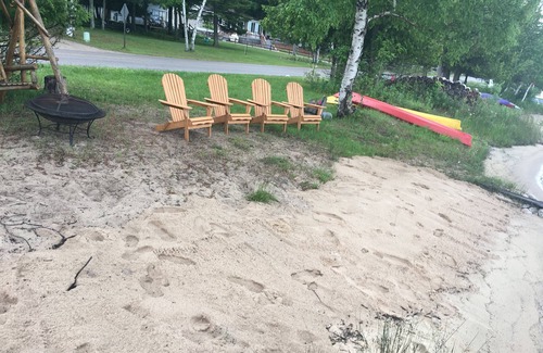 Frankfort House | Beautiful House on Crystal Lake- Summer Beachfront/Ski Crystal Mountain