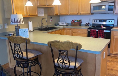 Great Valley House | Beautiful house Pool table and outdoor hot tub! 5 minutes from Holiday Valley!