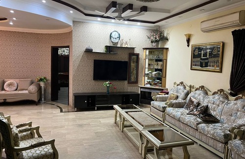 Lahore House | Beautiful Independent House Portion in DHA Lahore