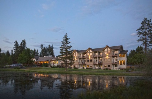 Columbia Falls Hotel | Beautiful Inn Room At Meadow Lake Resort