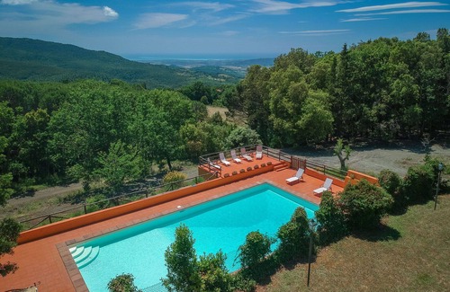 Chianni Villa | Beautiful private villa for 12 people with private pool, WIFI, TV, patio and pets allowed