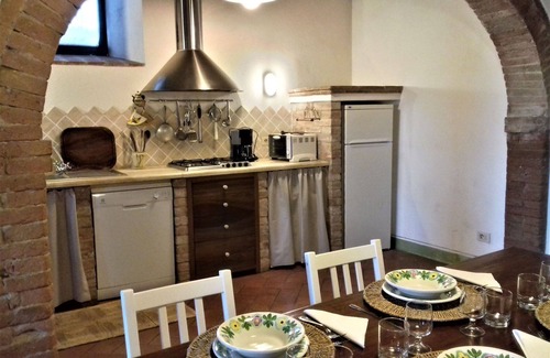 San Giovanni d'Asso House | Beautiful private villa with A/C, private pool, WIFI, TV, patio, panoramic view, close to Montalcino