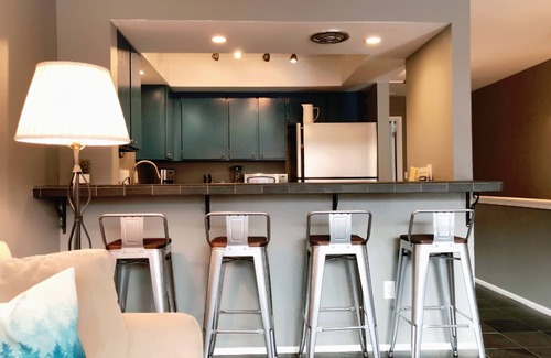 Jackson House | Beautiful Jackson Townhouse Hideaway - Walk to Town