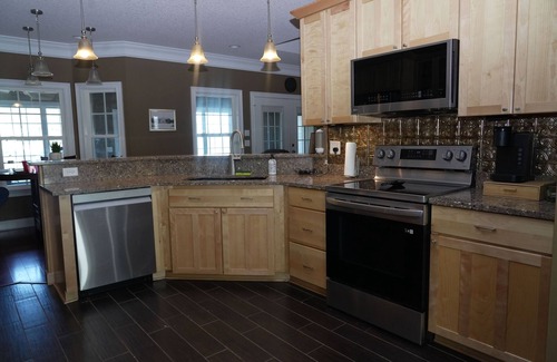 Blackshear House | Beautiful Lake front house for a fabulous getaway for large family! Sleeps 8