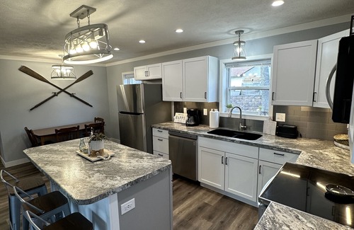 Marion House | Beautiful Lake Getaway