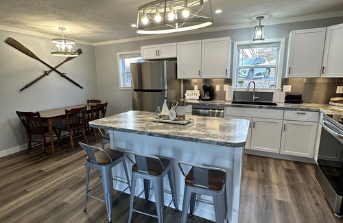 Marion House | Beautiful Lake Getaway