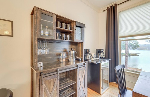 Milledgeville House | Beautiful Lake Sinclair Retreat w/Dock & Deck!