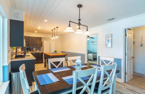 Eustace House | Beautiful Lakefront Retreat