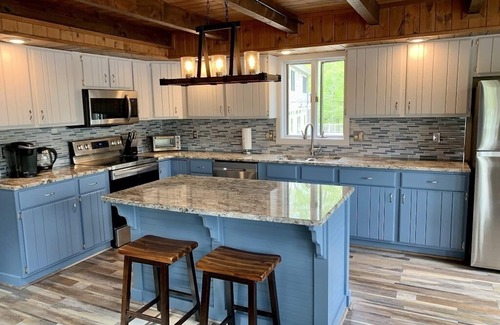 Lakeville House | Beautiful Lakefront Chalet on Lake Wallenpaupack