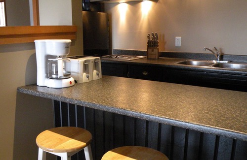 Okanagan-Similkameen House | Beautiful lakefront vineyard in the heart of Okanagan wine country , 2BR suite