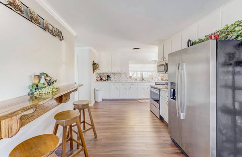 Alexander City House | Beautiful Lakehouse conveniently situated close to hwy 280