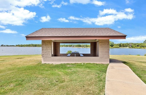 Frisco Cabin | Beautiful Lakeside Tiny House Cabin A