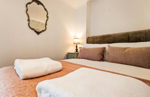 Birnam Apartment | Beautiful Listed Flat with Private Garden, Birnam