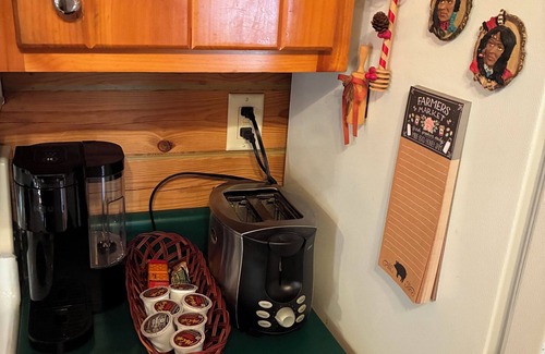 Todd Cabin | BEAUTIFUL LOG CABIN NEAR NEW RIVER HIKING STARGAZING WIFI NICE COUPLES RETREAT