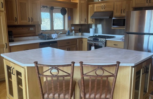 Yankton Cabin | Beautiful log cabin, only 1.7 miles from lake dock by Lewis & Clark, Yankton SD