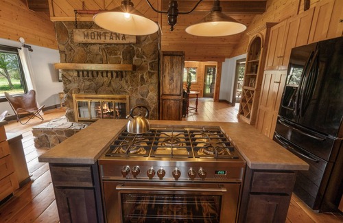Livingston Other | Beautiful Log Farmhouse in Paradise Valley, Montana