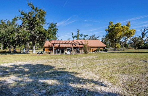 Boys Ranch House | Beautiful Log Home 5mi from Suwanee Music Park!