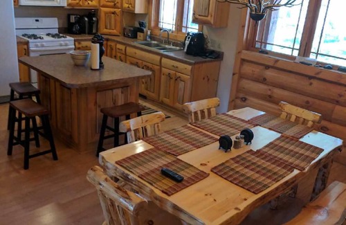 Dubois House | Beautiful Log Home atop Wind River Mtns, Book Your Winter or Summer Vacation!