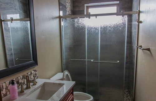 Medical Lake House | beautiful log home that is located on silver lake.