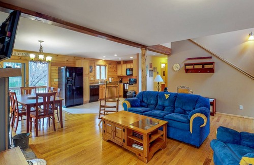 Sky Valley House | Beautiful log home w/ firepit, air hockey & community beach on the lake!