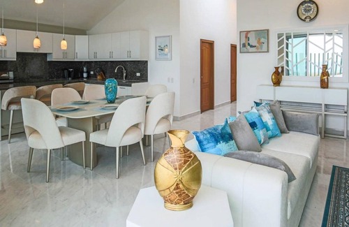 Manta House | Beautiful Modern House Right on the Ocean