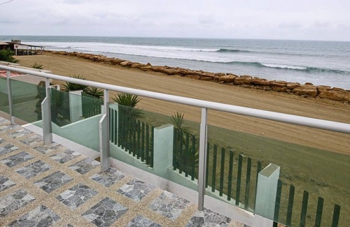 Manta House | Beautiful Modern House Right on the Ocean