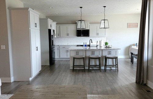Lincoln House | Beautiful Modern and Cozy House