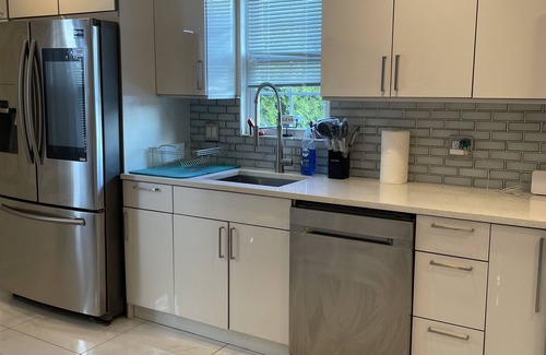 Hicksville Apartment | beautiful Modern apartment, close to everything !