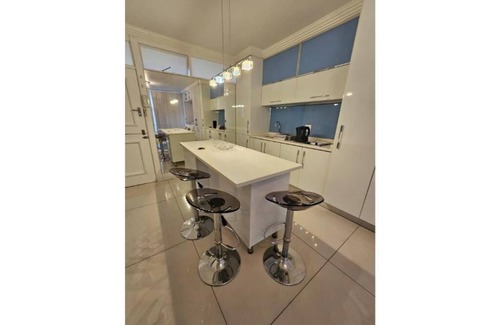 Strand Apartment | Beautiful Modern Bachelor Apartment On The Beach