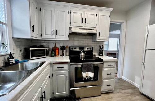 Ottawa Apartment | Beautiful modern home near Toledo Hospital & UT