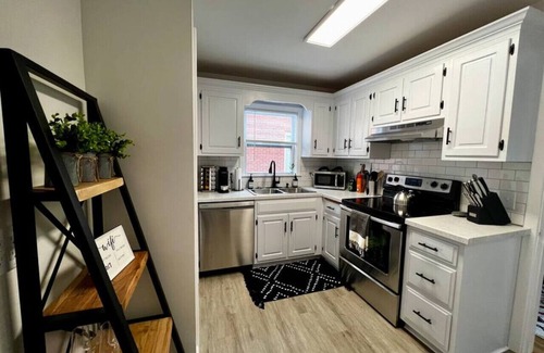 Ottawa Apartment | Beautiful modern home near Toledo Hospital & UT