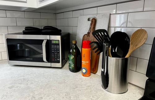 Ottawa Apartment | Beautiful modern home near Toledo Hospital & UT