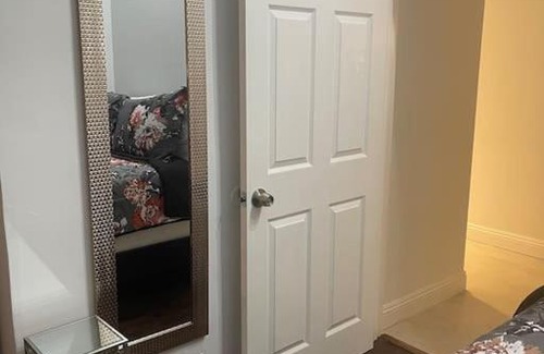 Woodland Hills Villa | Beautiful modern house 4 bedroom 3 bathroom house