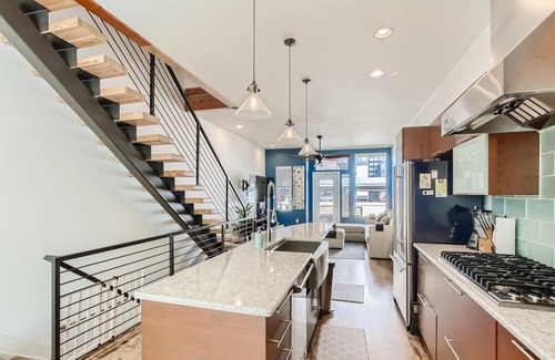 Ballpark House | Beautiful, Modern Pet-Friendly Downtown Executive Rental