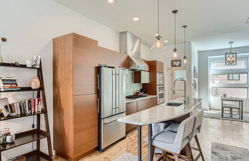 Ballpark House | Beautiful, Modern Pet-Friendly Downtown Executive Rental
