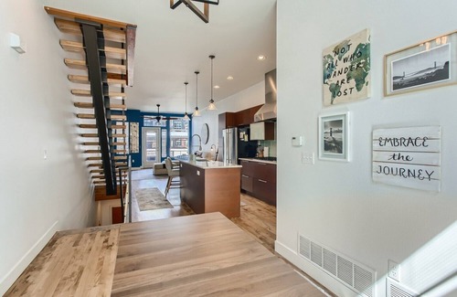 Ballpark House | Beautiful, Modern Pet-Friendly Downtown Executive Rental