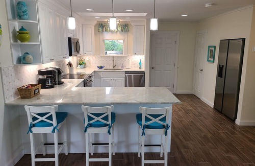 Hudson Bend House | Beautiful Montina Beach on Lake Travis - Walk to the Water!