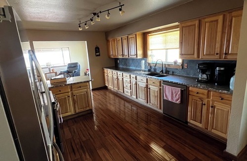 Mesa House | Beautiful Mountain Getaway with Stunning Views and minutes from ski resort