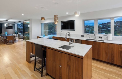 Hollywood Hills West House | Beautiful Mountain View Home with Infinity Pool